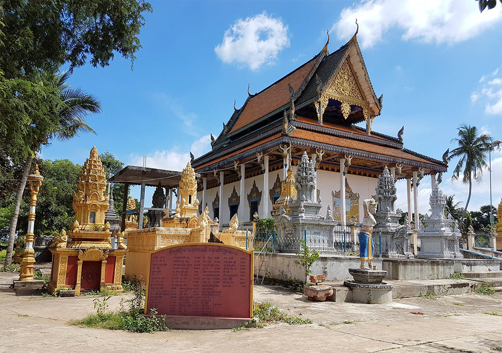 What to do in Battambang - Visit to Kampong Pil Pagoda