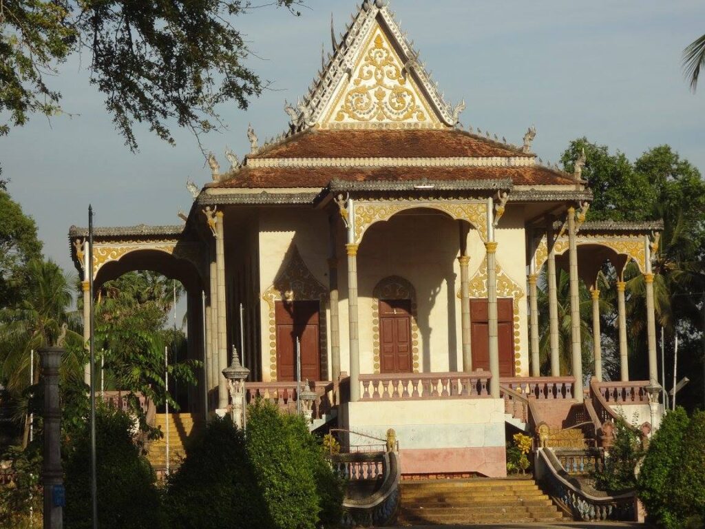 Cambodia Kratie - Wat Roka Kandal Temple