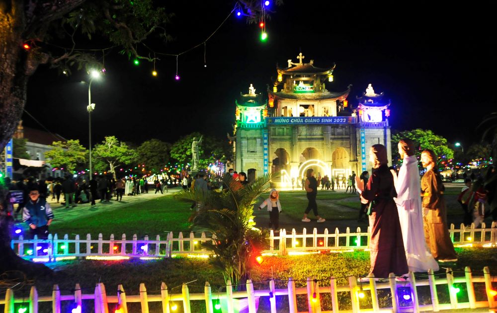 Christmas in Vietnam - Phat Diem Cathedral Ninh Binh