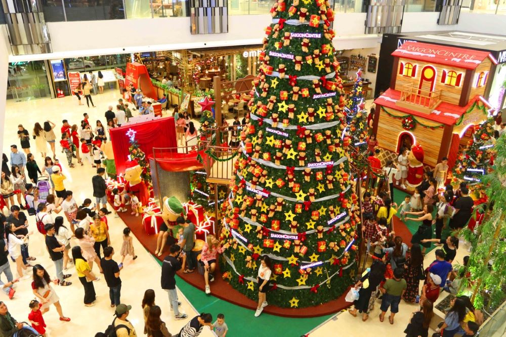 Christmas in Vietnam - Shopping mall