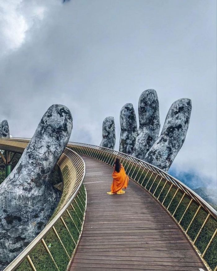 Da Nang's Hands Bridge: A Architectural Wonder in the Clouds