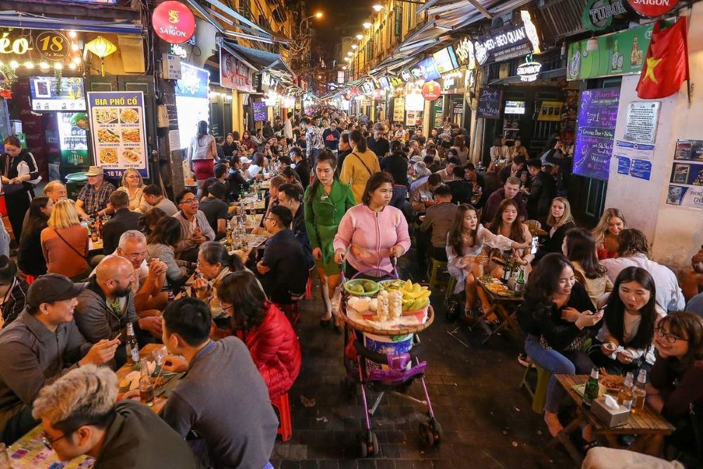 Ta Hien Street - The crowded street for backpackers