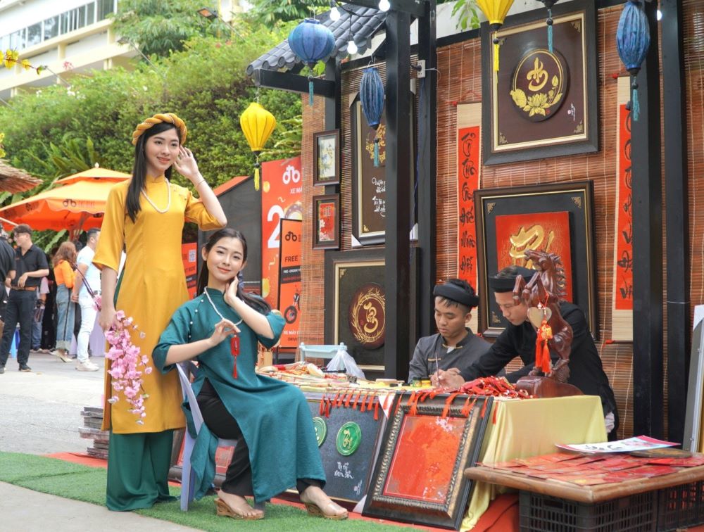 Thay Do Street opens during Tet festival