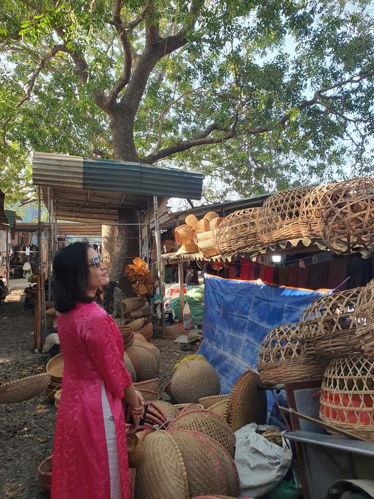 Nua Market in the Suburbs of Hanoi: A Traditional Northern Delta Marketplace of Vietnam