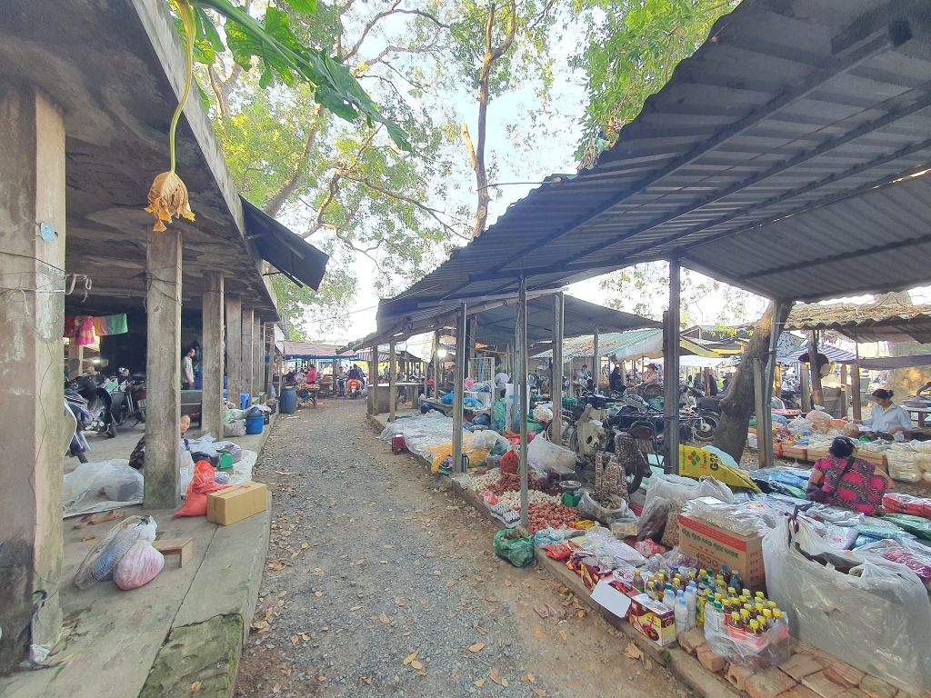 Nua Market in the Suburbs of Hanoi: A Traditional Northern Delta Marketplace of Vietnam