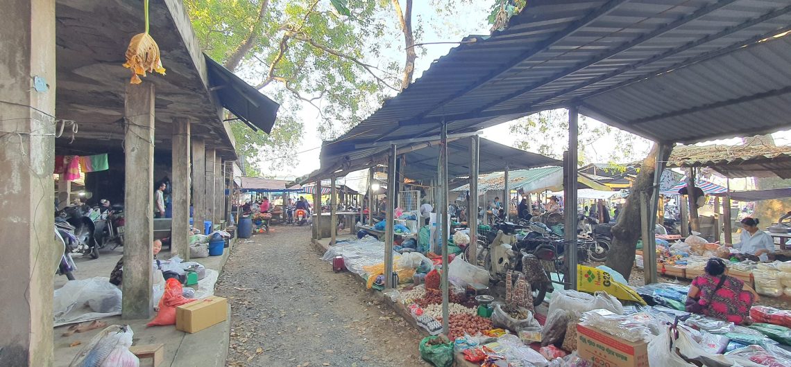 Nua Market in the Suburbs of Hanoi: A Traditional Northern Delta Marketplace of Vietnam