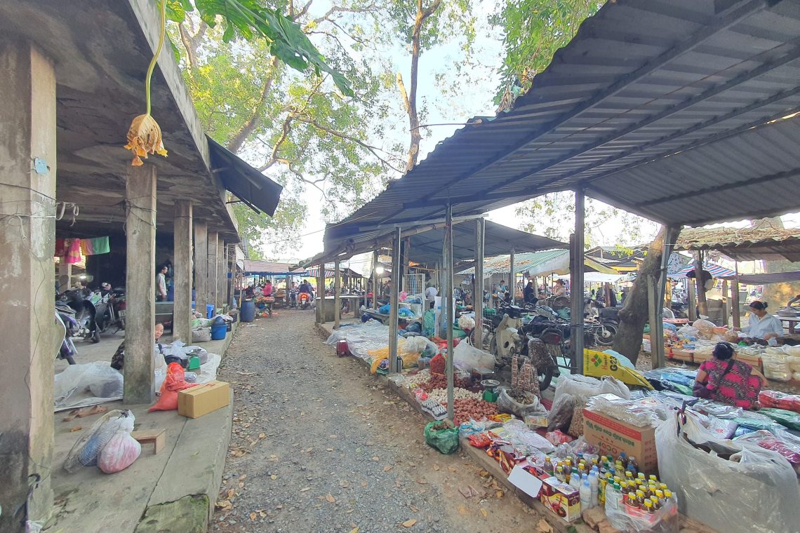 Nua Market in the Suburbs of Hanoi: A Traditional Northern Delta Marketplace of Vietnam