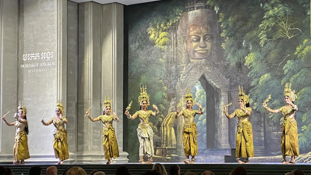 Apsara Dance (Chanpisey Sok)