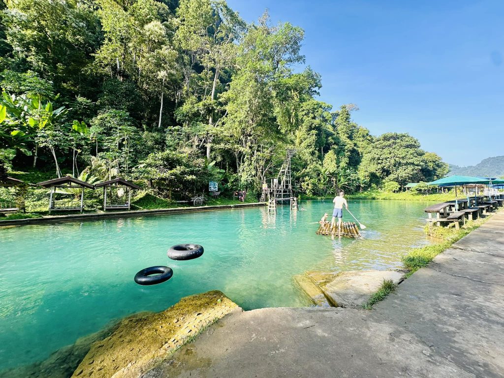 Blue Lagoon in Van Vieng (Nguy Nhu Quang)