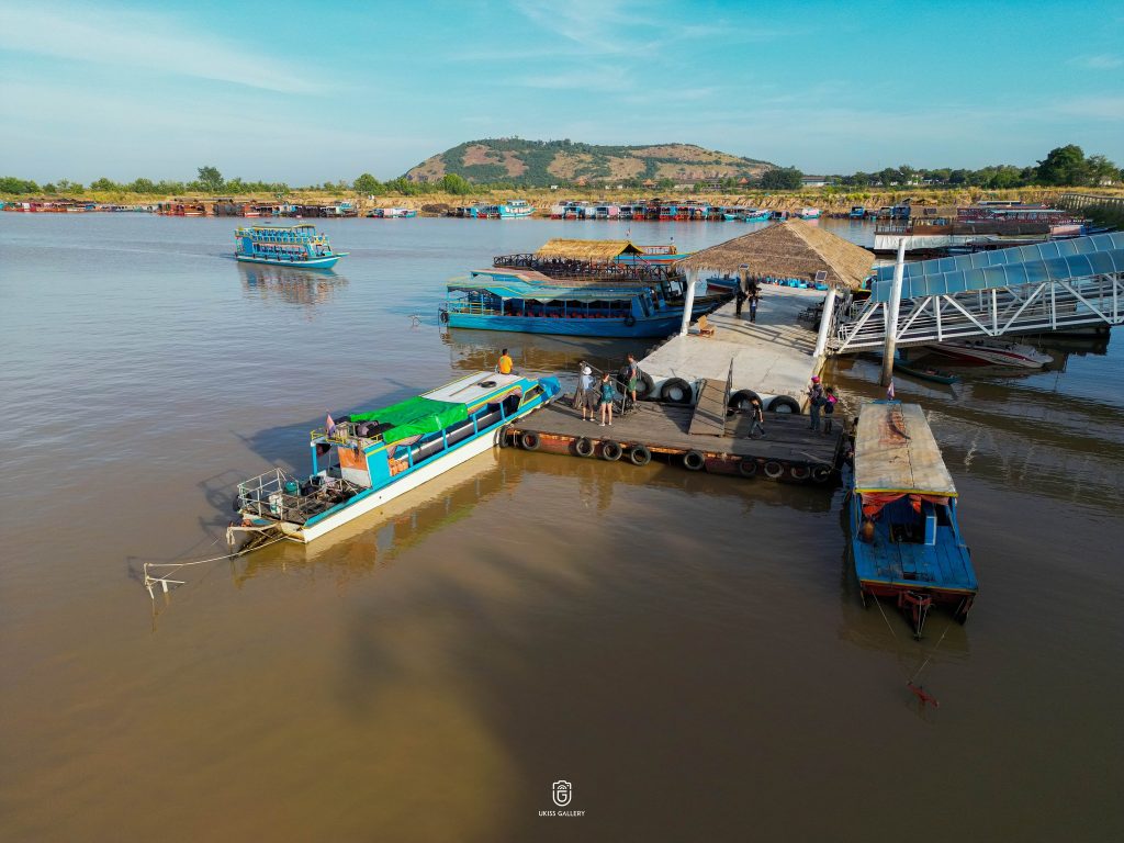 Travel by boat on Tonle Sap Lake Cambodia (CHANN NA Express Boat)