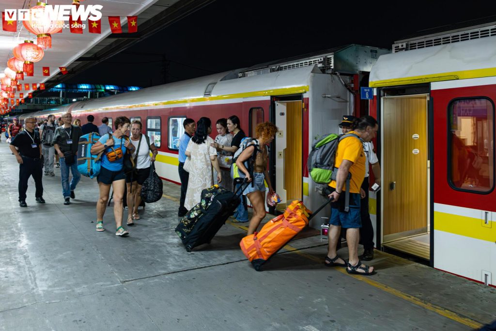 Jinxin Train Vietnam Hanoi - Dong Hoi Route (Source VTC News)