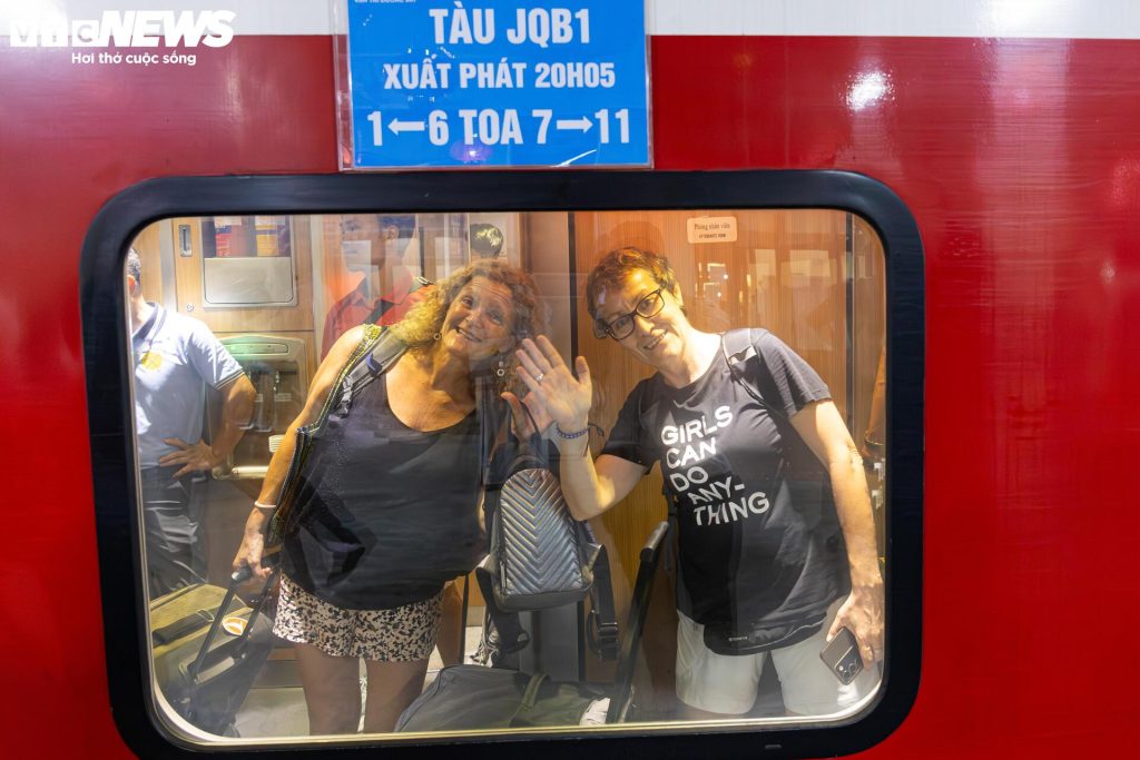 Jinxin Train Vietnam Hanoi - Dong Hoi Route (Source VTC News)