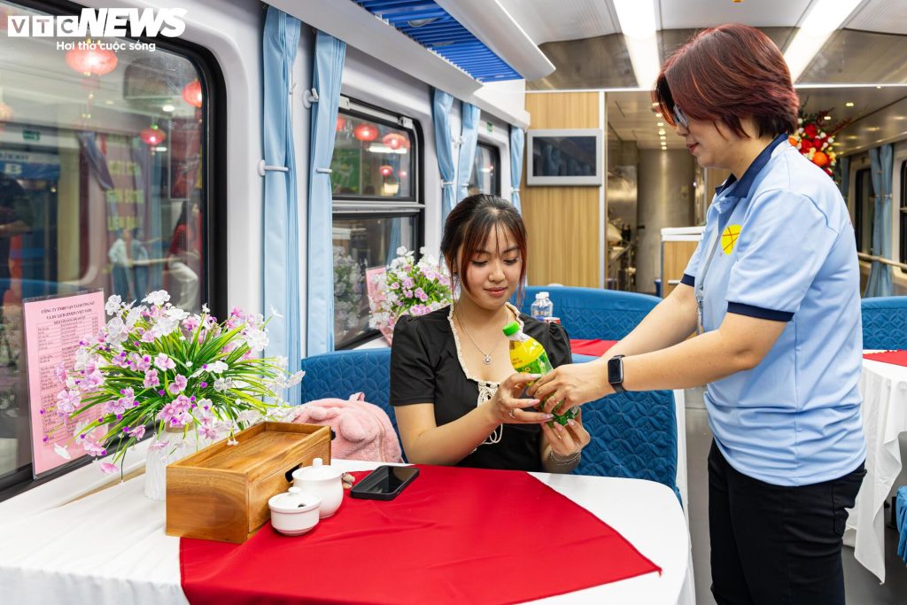 Jinxin Train Vietnam Hanoi - Dong Hoi Route (Source VTC News)