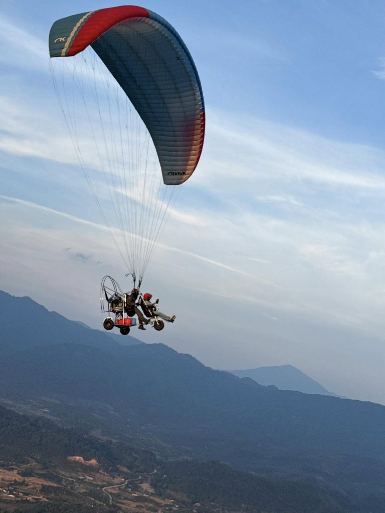 Paramotoring in Vang Vieng Laos (Chonlakrit Ketdee)