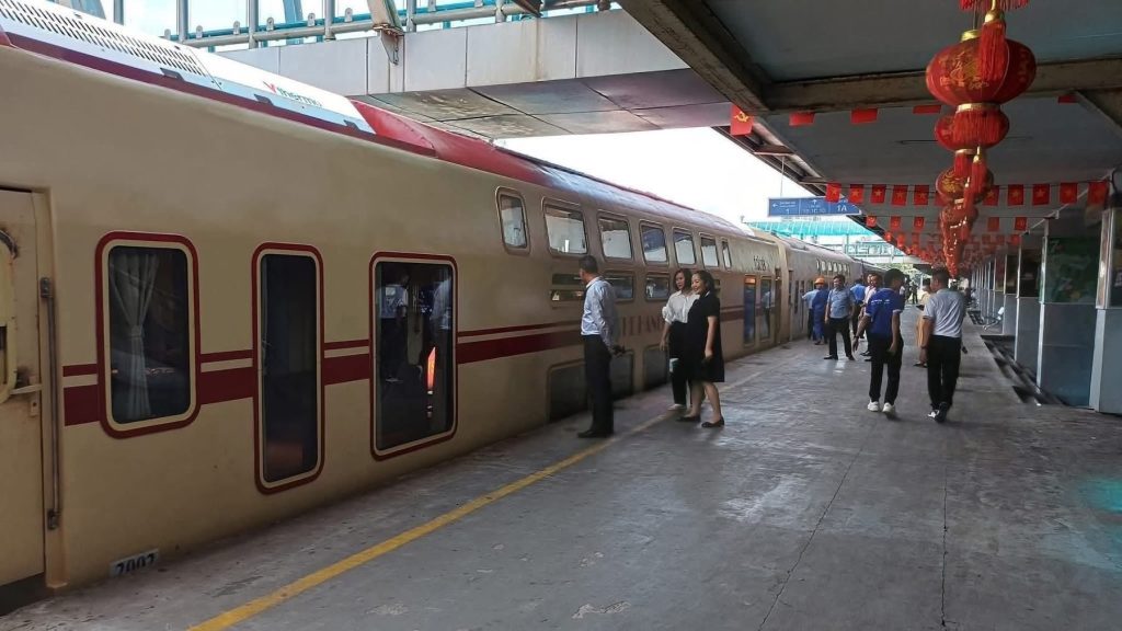 From Quan Chuong to Cho Dua: A Cultural Voyage on The Hanoi Train