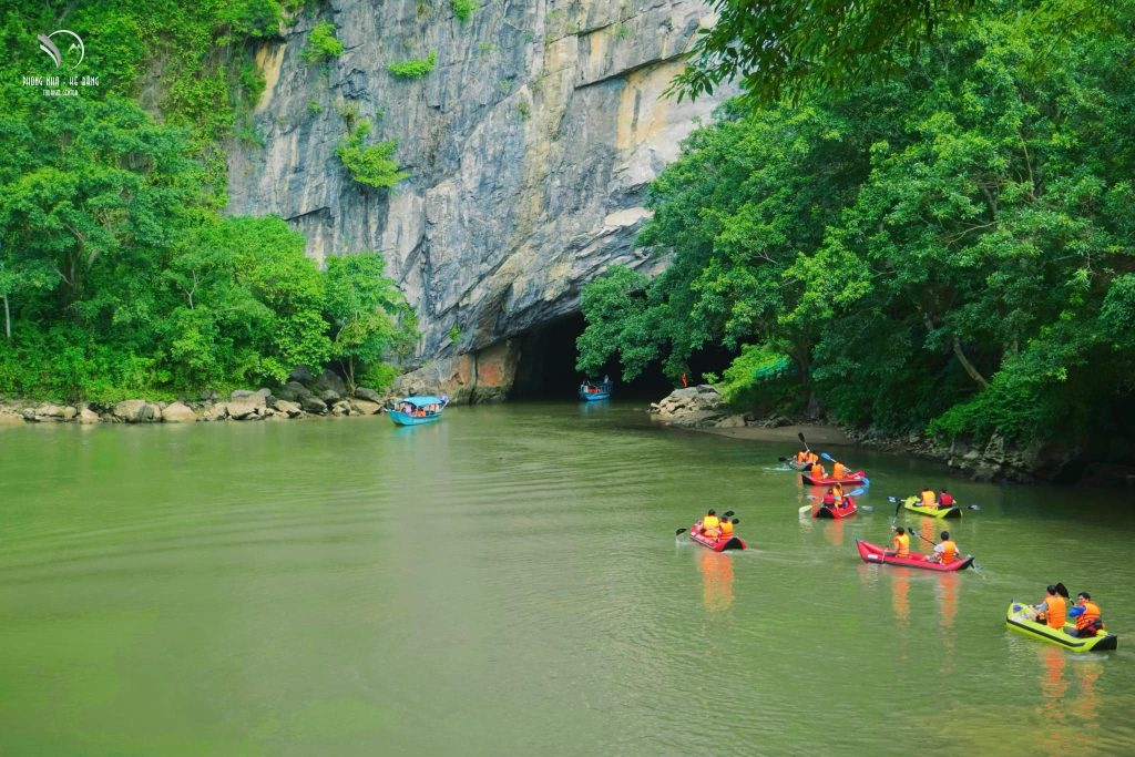 The entance of Phong Nha Cave