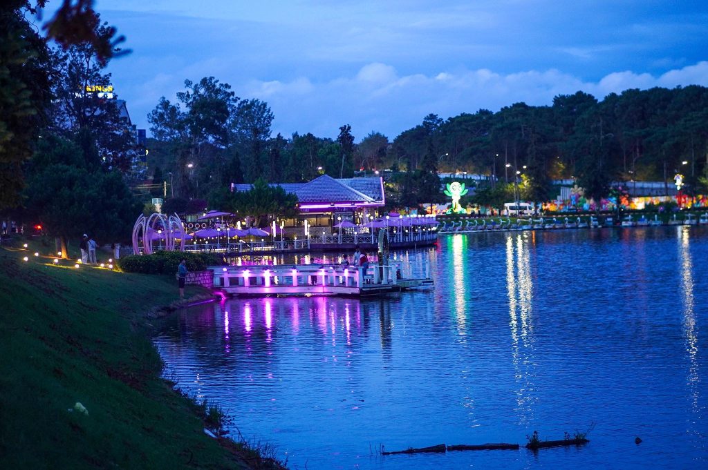 Da Lat Vietnam Travel Guide - Xuan Huong Lake (Glory Mae Panase)