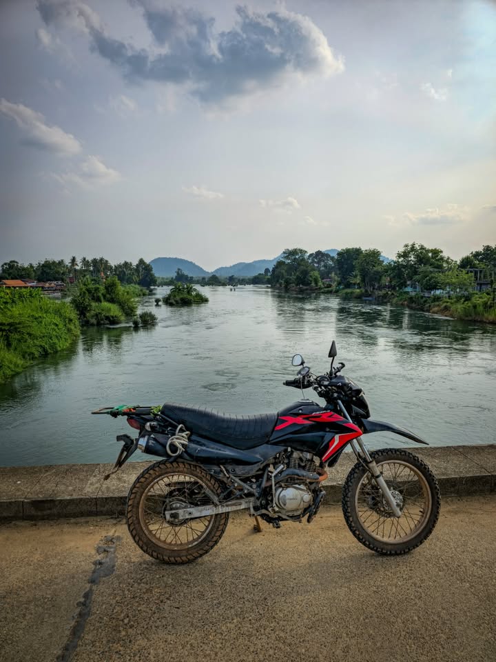 How to Get Around Laos - Travel by motobike