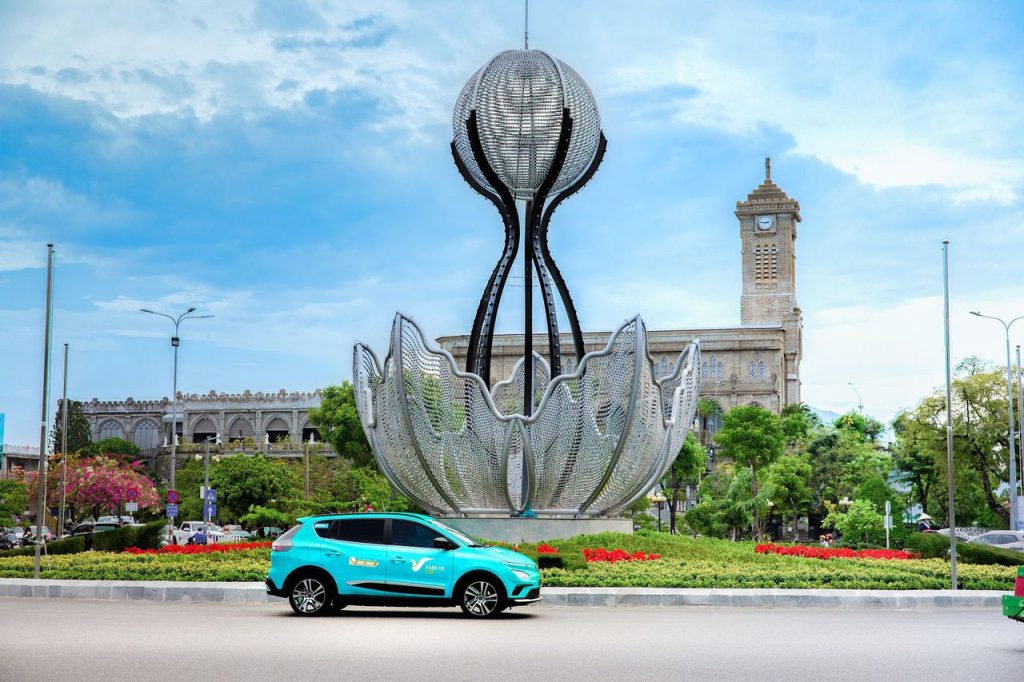How to get around Vietnam - Taxi Xanh SM