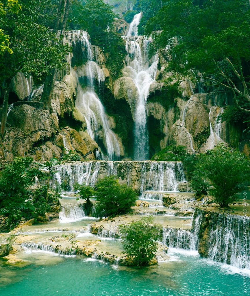Kuang Si Waterfall (Tuan Cuong Chan)
