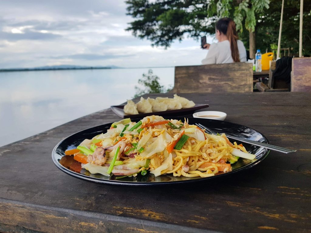 Pakse Laos Travel Guide - Enjoy food on the river bank (Souchitra Riverside)