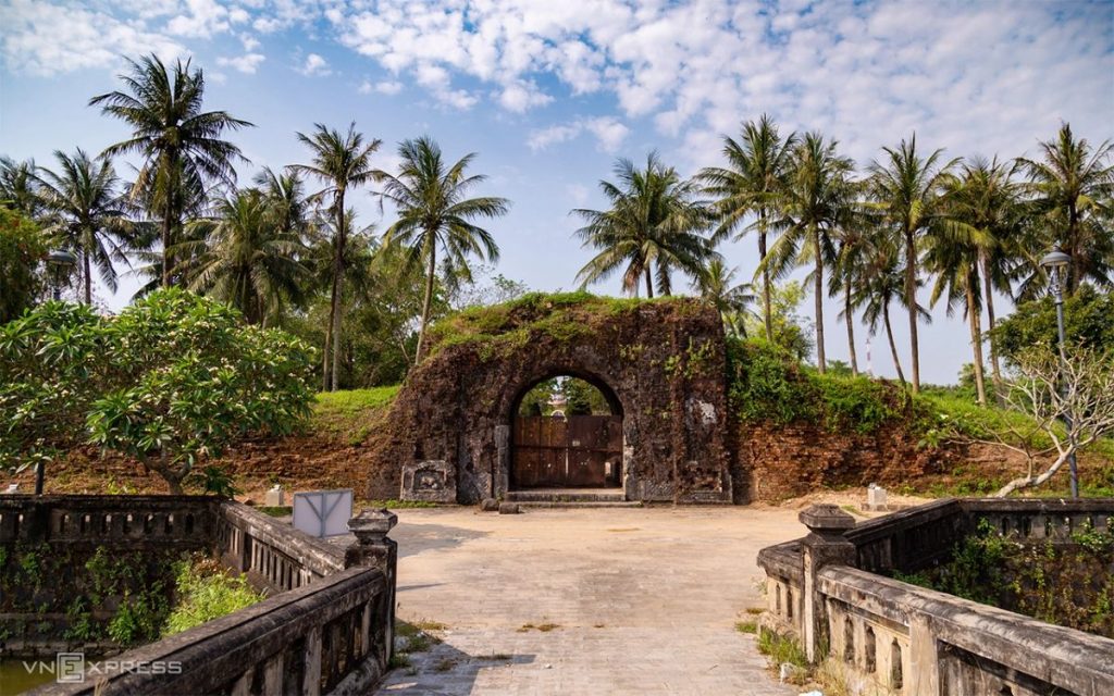 Quang Tri Travel Guide - Quang Tri ancient citadel relic
