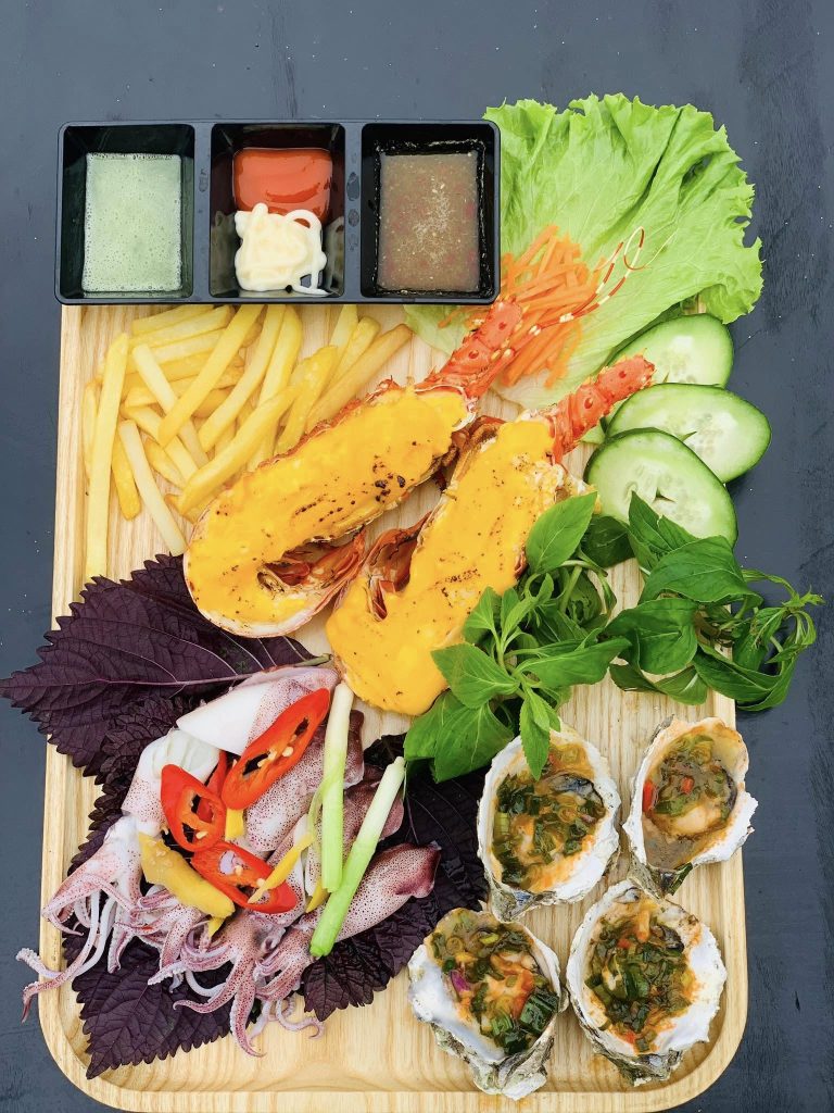 Quang Tri Travel Guide - Seafood dish at Mekong Cua Tung Restaurant