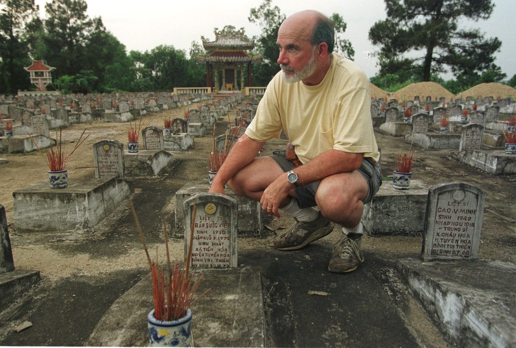 Quang Tri Travel Guide - Truong Son National Cemetery (nick Ut)