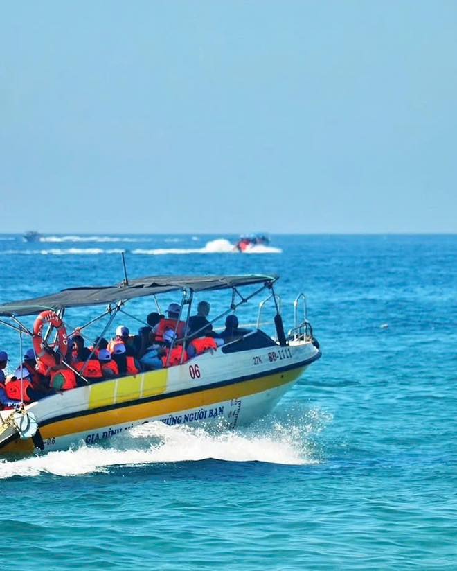 Quy Nhon Travel Guide - Boat trip to explore islands