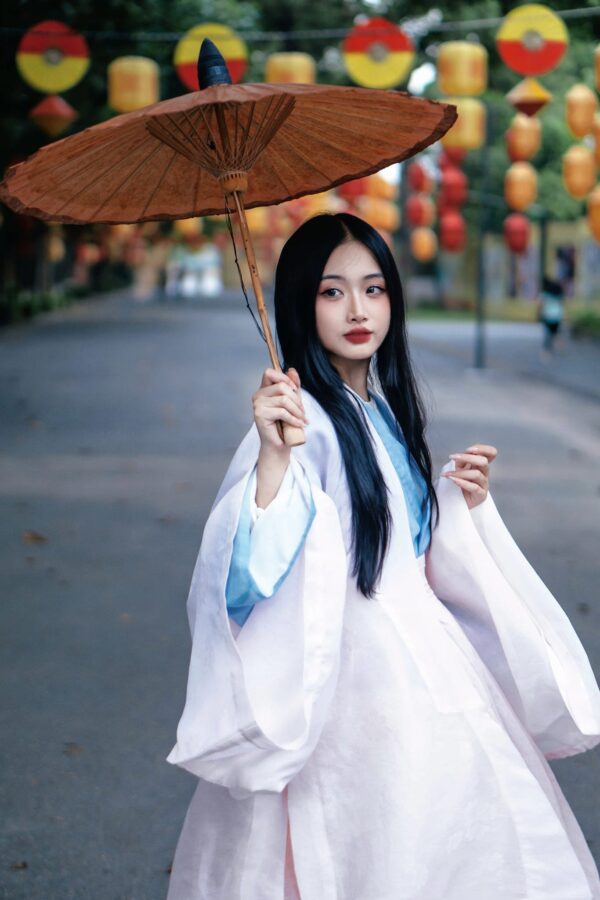 Traditional Vietnamese costumes - Giao Linh cloth