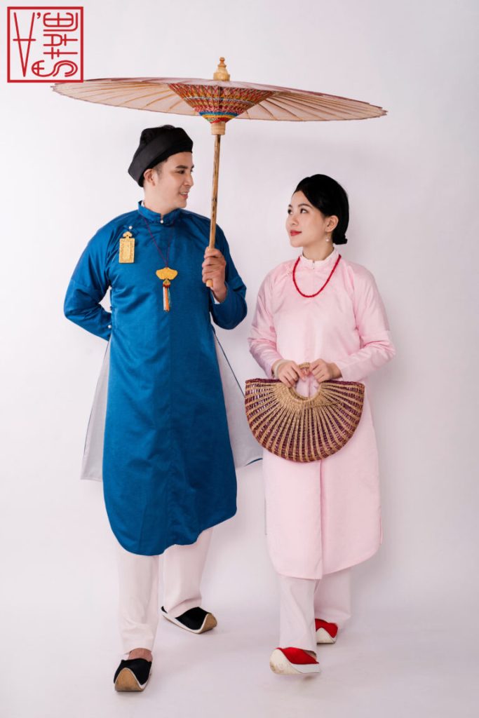 Traditional Vietnamese costumes - The bride and groom in their sleeveless Ao Dai